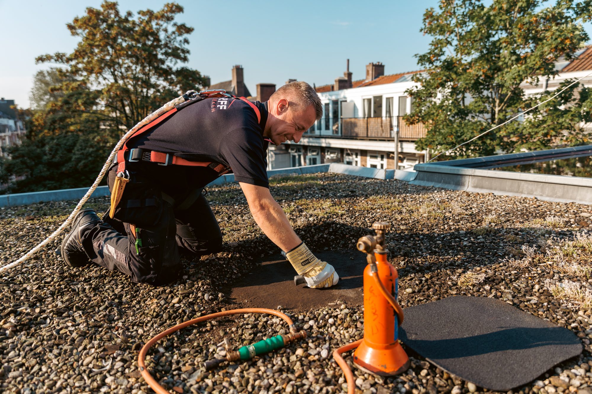 Collega van Korff Dakwerken aan het werk